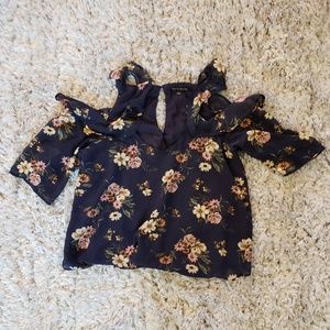 Flowery blouse off the shoulder